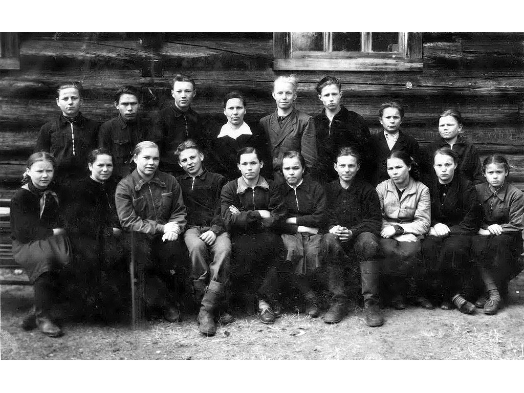 1958 год. Ученики 7 класса Ленской школы. Фото из архива библиотеки села Лена