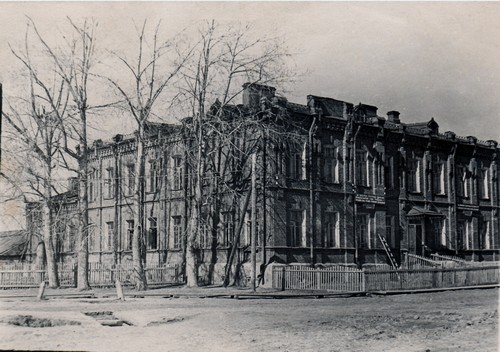 Здание ремесленного училища, переданное школе в 1936 г. ред.jpg