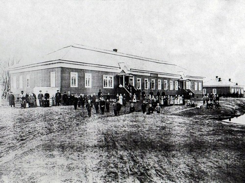 Деревянное здание школы 1891 г. ред.jpg